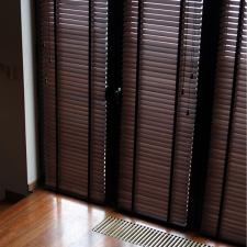 Стандартный горизонтальные жалюзи HOLIS дерево